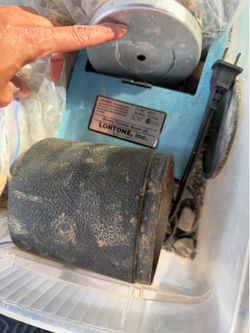 Rotary tumbler for polishing rocks