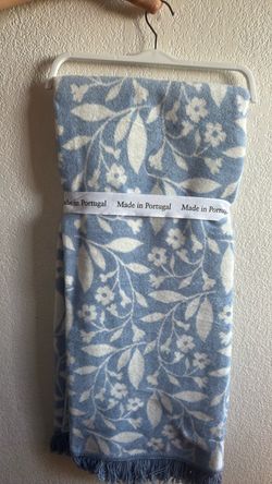 Brand new throw blanket