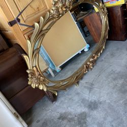 🌹🍀BEAUTIFUL VINTAGE GOLD COLOR MIRROR 🍀🌹