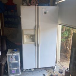 Refrigerator 