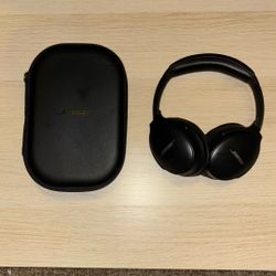 Bose Black Headphones With Case
