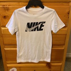 Boys Nike Size Medium T-Shirt
