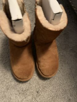 Woman Ugg Boots for Sale in Miami, FL - OfferUp