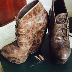 Mia limited addition boots size 6 with box