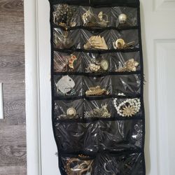 Assorted Jewelry Pieces (Necklaces & Bracelets)
