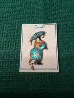 Zarah Cat in Raincoat Pin