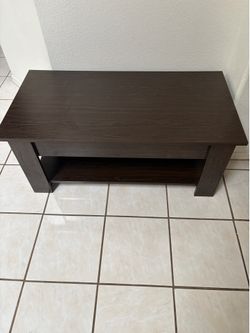 Lifting coffee table