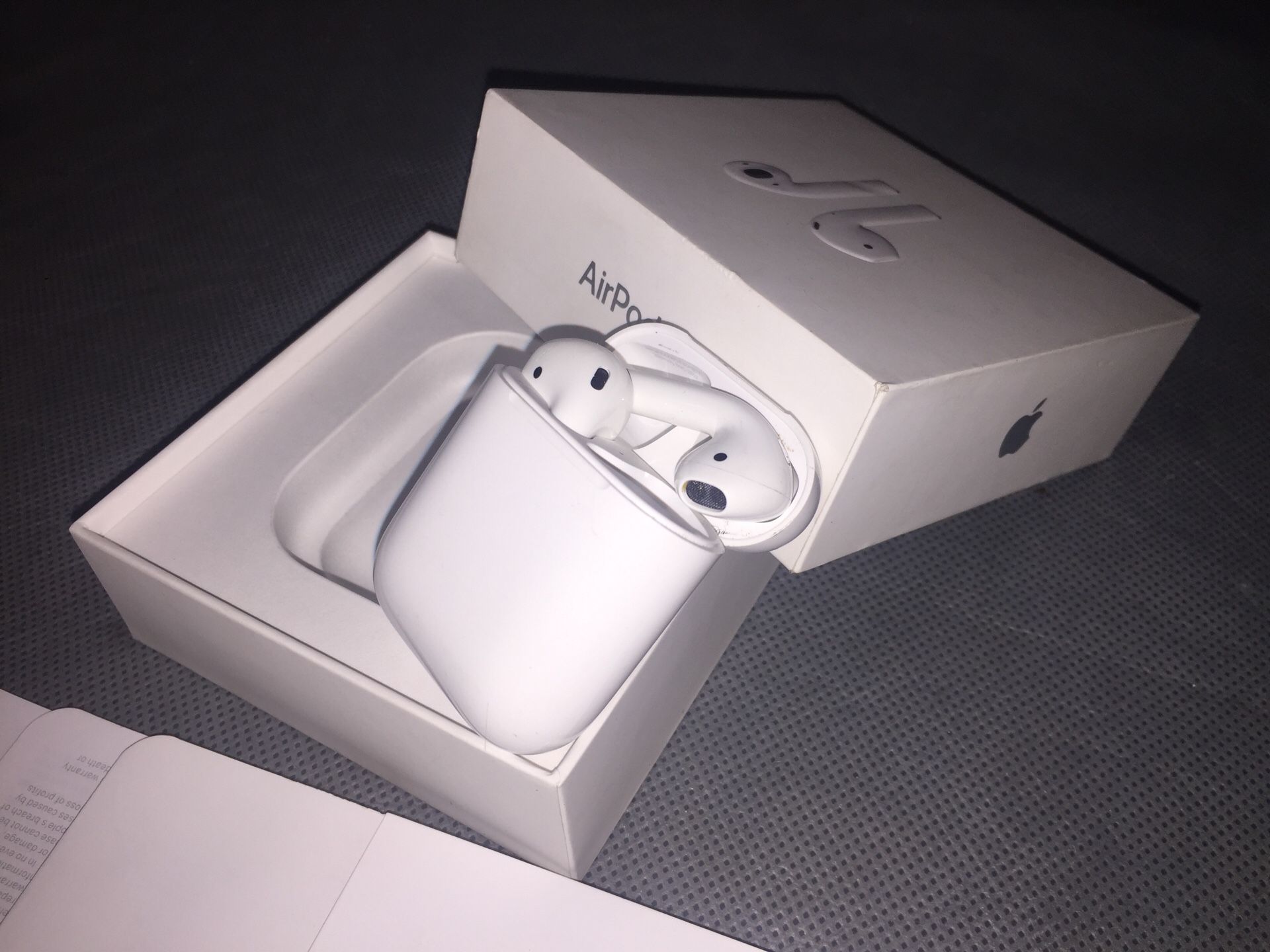 Apple AirPods model A1602