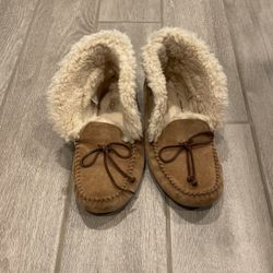 tan ugg slippers 