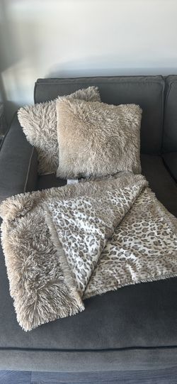 Decorative Pillow Blanket Throw Set