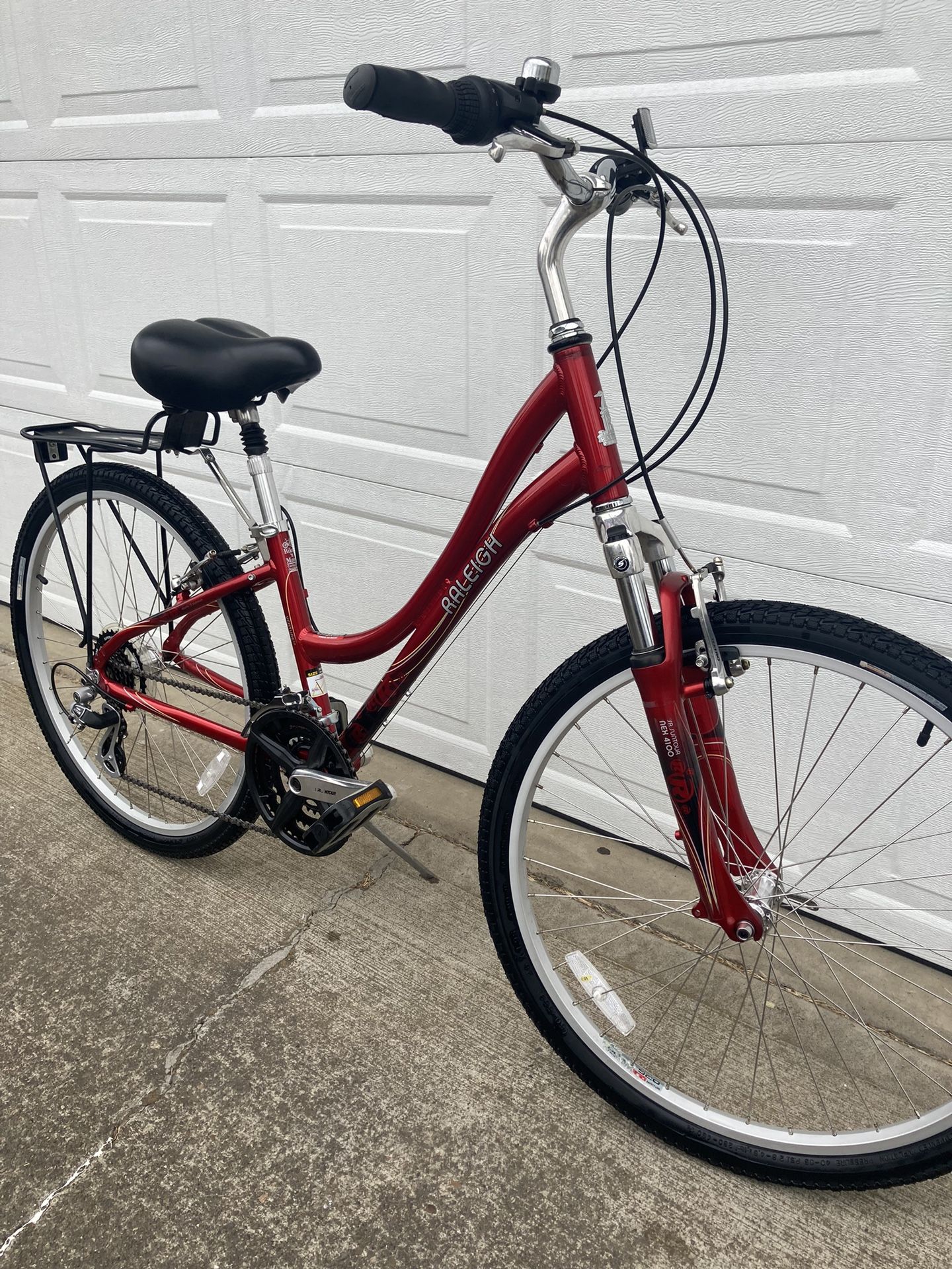 L👀K Raleigh Venture 3.0 Aluminum Frame Ladies Hybrid Bike!