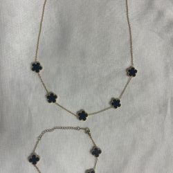 Elegant Clover Necklace & Bracelet Set – Gold & Black