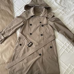 BURBERRY TRENCH COAT