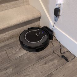 Shark RV750 w/ Charging Dock