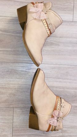 Girls size 3 Ankle Boots with Bow and Floral Detail