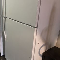 Whirlpool Refrigerator Works Great I Sell Them All The Time 