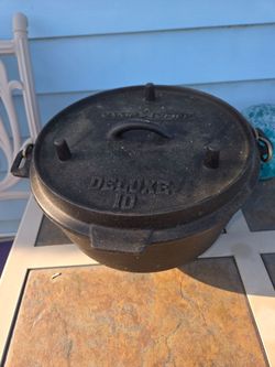 Camp Chef 10-inch Deluxe Cast Iron Dutch Oven