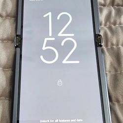 Razr 5g 2020 Unlocked. Read description