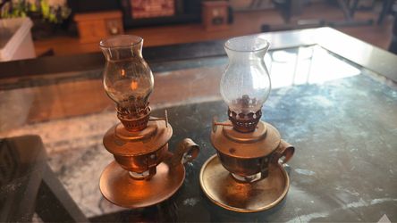 Antique finger lamp