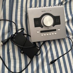 Universal Audio Apollo Twin X Duo desktop audio interface