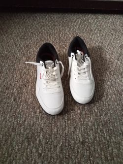 A PAIR OF LEVIS COMFORT SHOES.