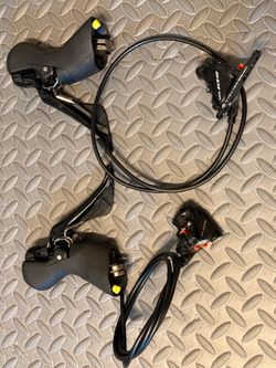 (Preowned) Shimano 105 11S R7000 Shifters and brake calipers