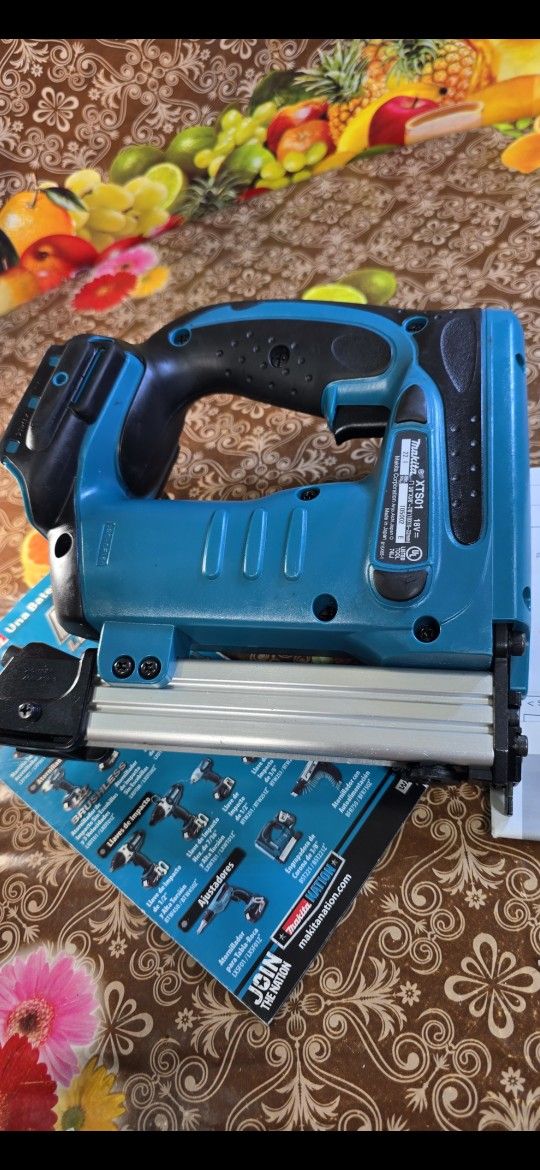 MAKITA 18-VOLT LITHIUM ION CORDLESS 3/8 IN STAPLER (TOOL ONLY)