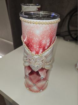 Tumbler cup Bow design with stones/pearls 20.oz
Vazo termico 20.oz Moño con Perlas/Piedras
