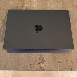 2023 Macbook Pro 14 M3 Pro 18GB 512GB Space Black (28 Cycle Battery) 10/10 