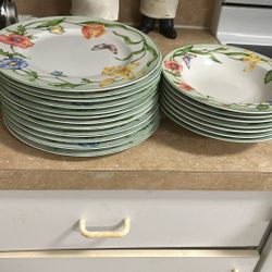 Dish Set/12 Plates 7 Bowls 4 Coffee Cups 