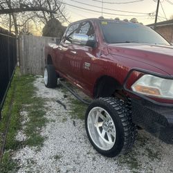 2011 RAM 2500 Gas 154 Millas