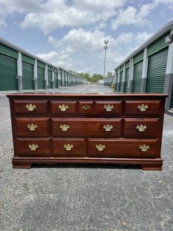 Dresser