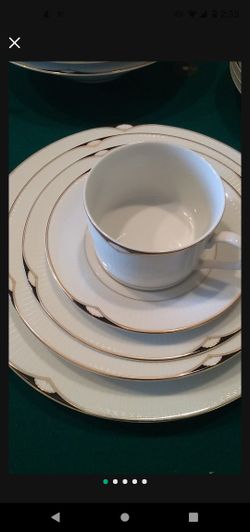 Oscar De La Renta Fine China Dishes