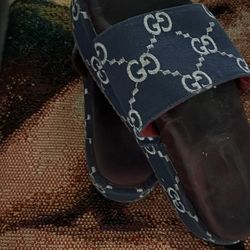 Gucci sandals size 7
