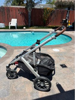 UPPAbaby stroller and car seats