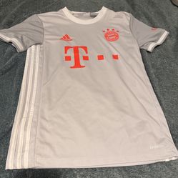 Bayern jersey size small