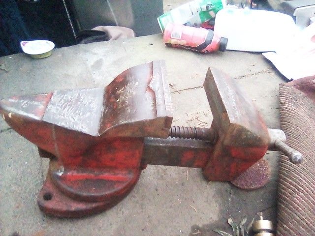 Old Anvil/Vise