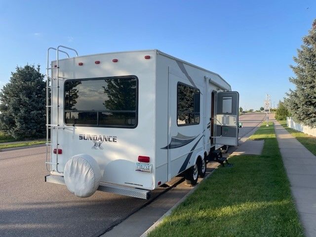 2010 Sundance 30' 5th wheel Xlt