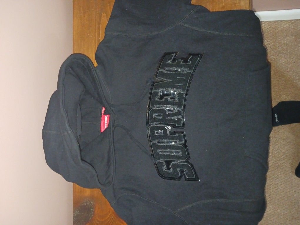 Supreme Patent/Chenille Arc Logo Hooded Sweatshirt
Size L