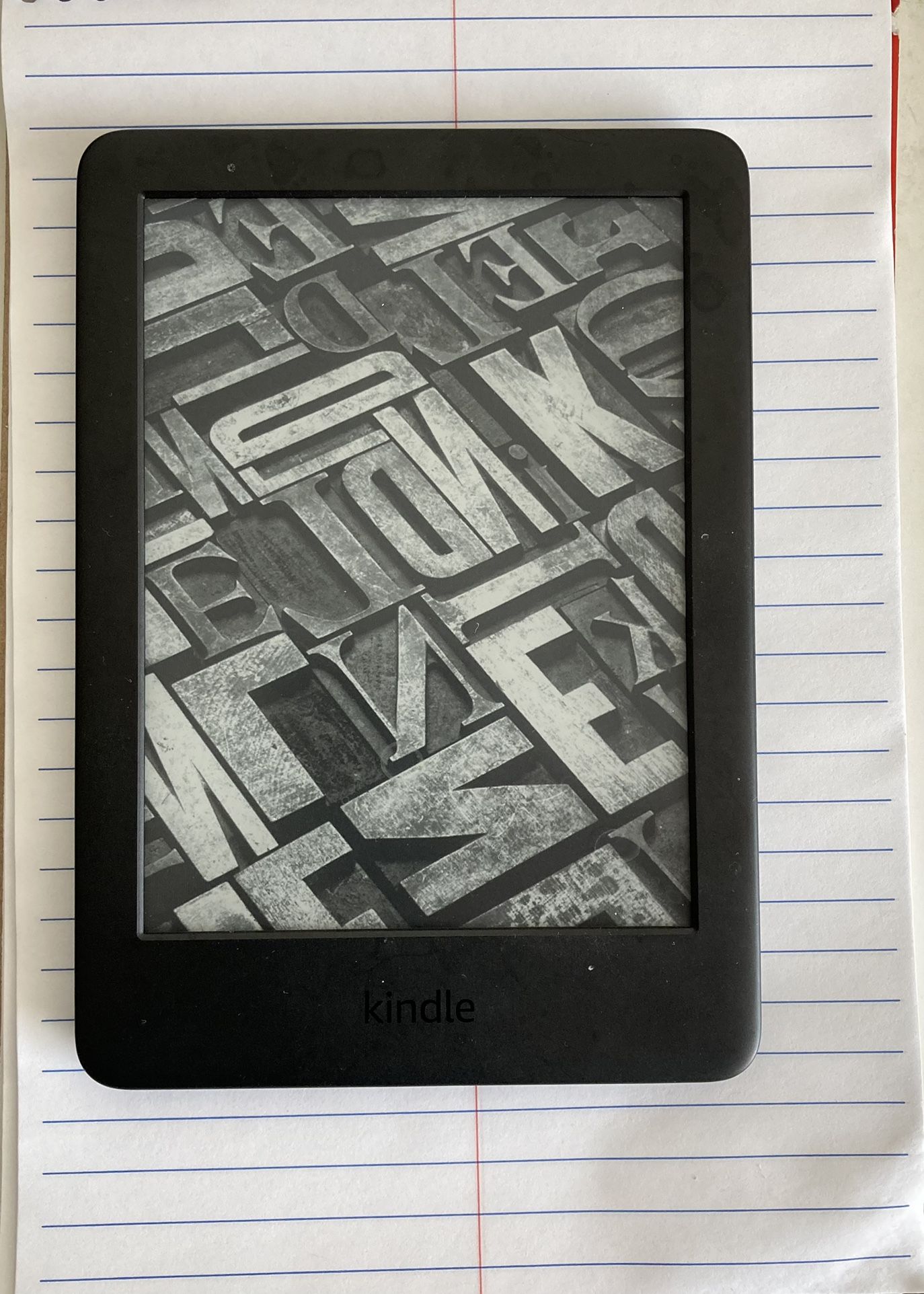 1 Year Old 8 gb Rarely Used Amazon Kindle (No Ads)with a Built-in Front Light