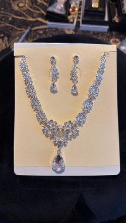 Crystal Rhinestone Necklace and Earrings Set
