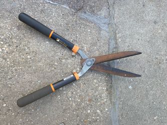 Fiskars Hedge Shears with Rusty Blades