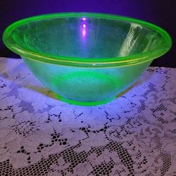 Vintage Depression Era Uranium Green Glass Anchor Hocking Mixing Bowl- 9 Inch