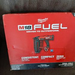 Milwaukee M18 Fuel 16 Ga Nailer Gun