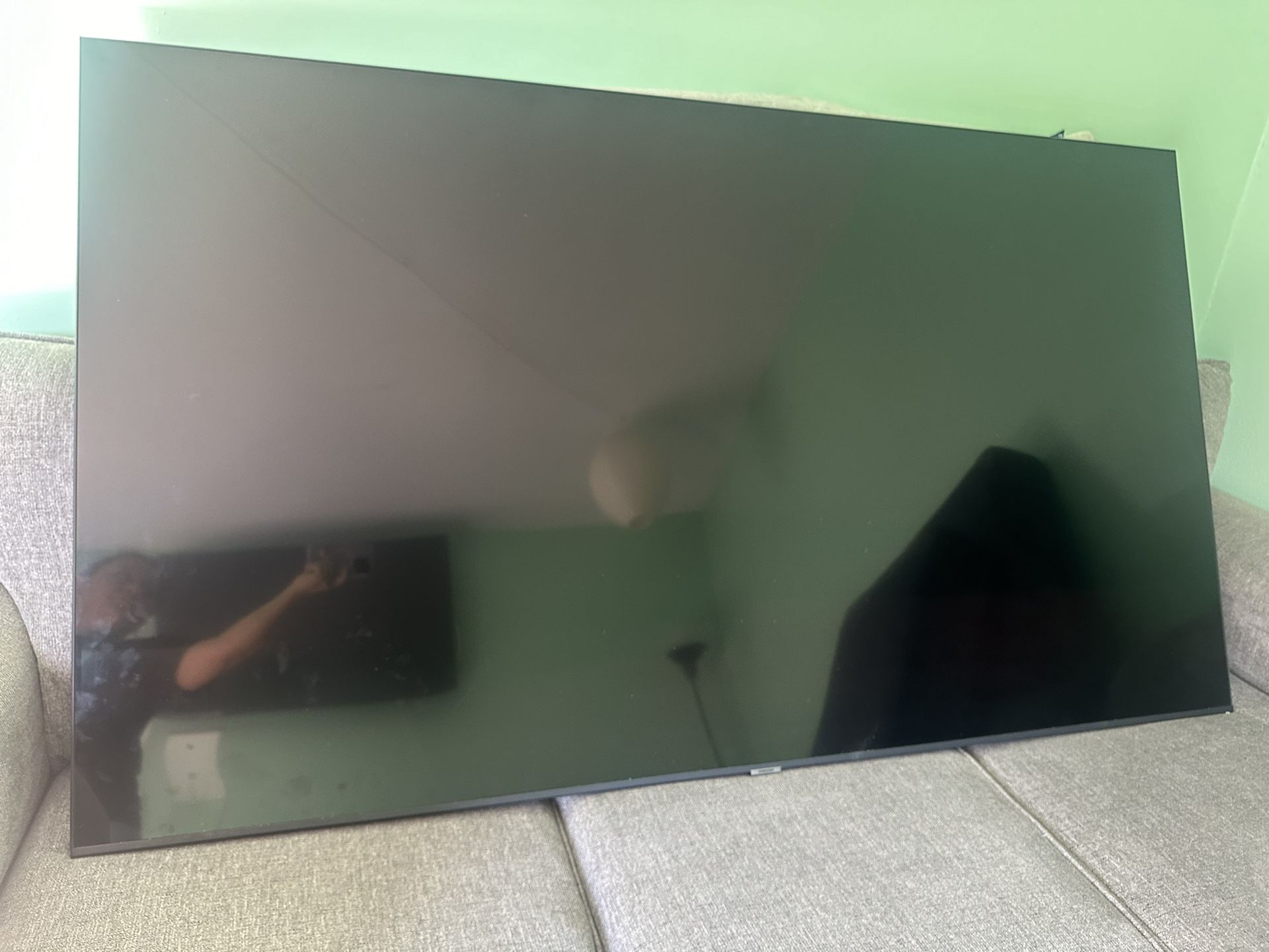 Selling 75 Inch Tv in Good Condition