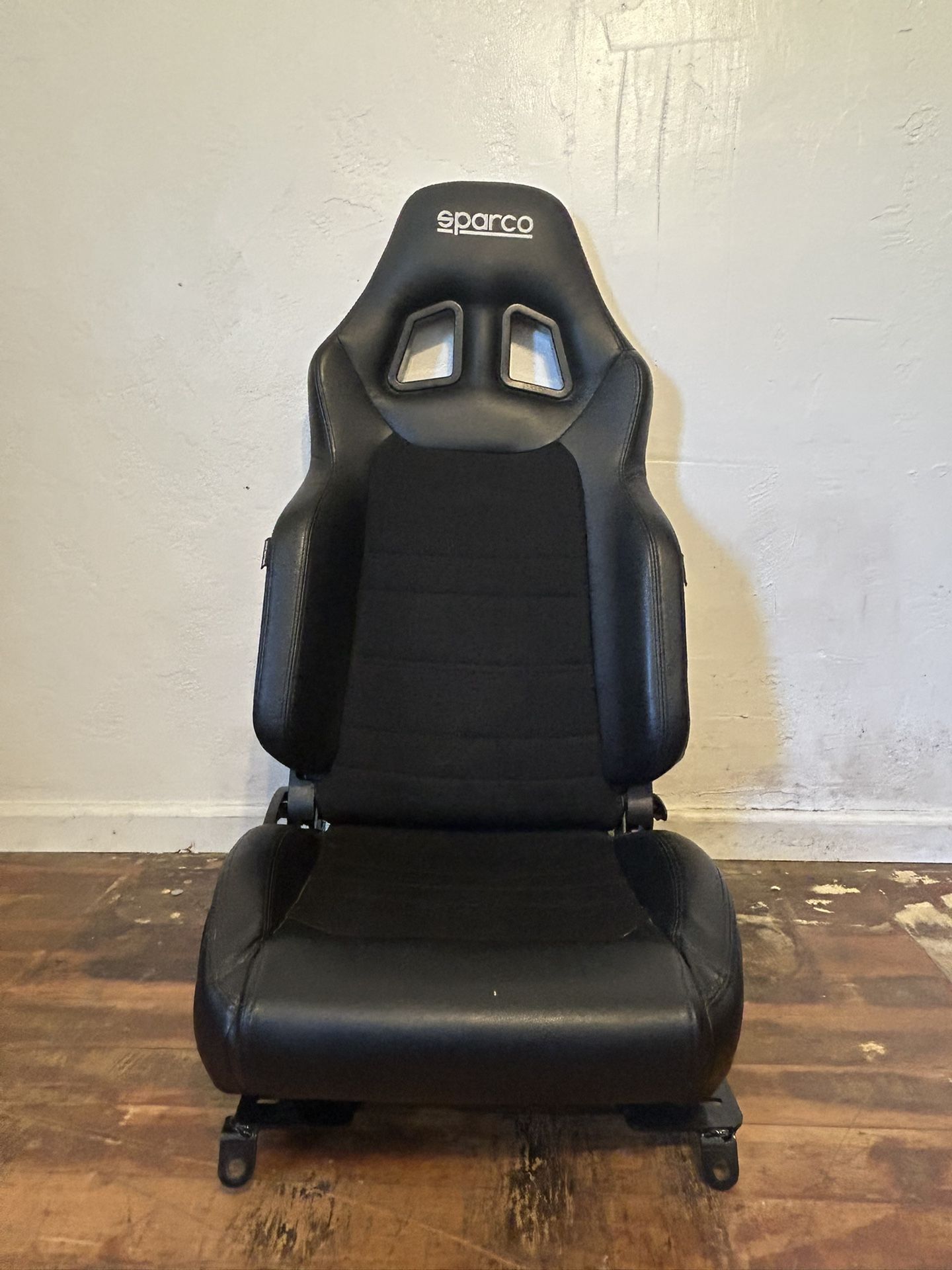Sparco R100 Racing Seat - 2022