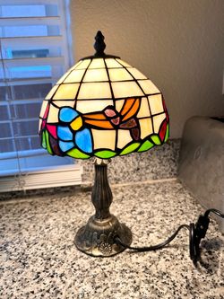 Tiffany style hummingbird stained glass table lamp.