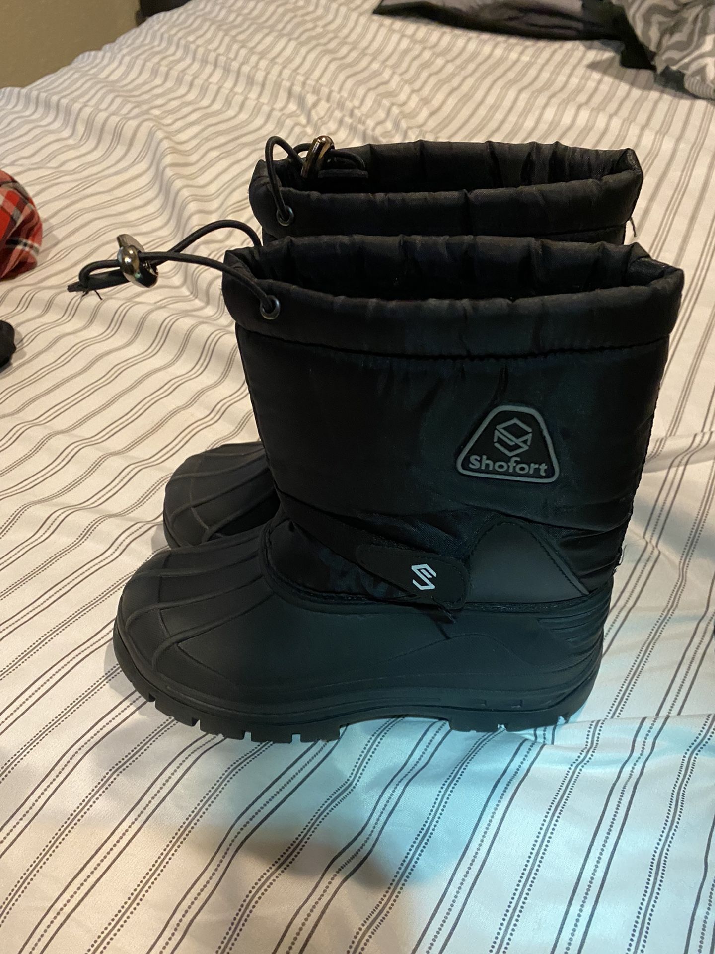 snow boots size 2