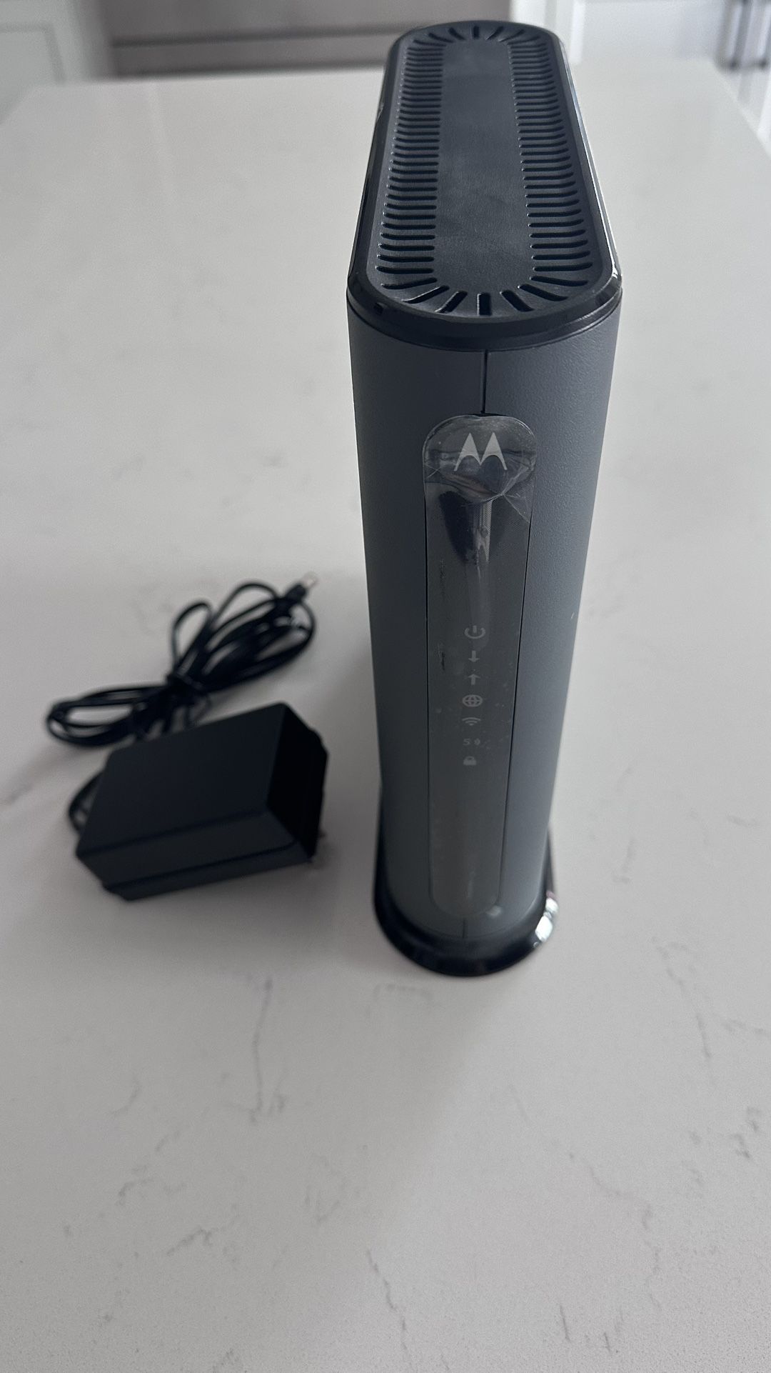 Motorola 24x8 cable modem plus AC1900 router model MG7700