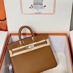 Fashionable Handbags 
